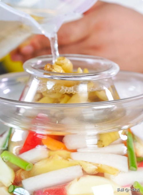 腌制四川泡菜秘訣 掌握這幾點(diǎn)，酸脆不生花，放一年都不會(huì)壞
